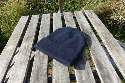 Beanie - Navy med broderad logotyp